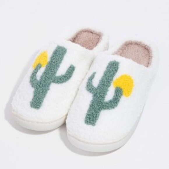 NWT Western Desert Cactus Print Slippers Women's Size: 8-9 - Picture 1 of 5